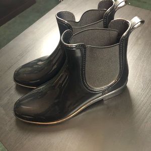 Women rain boots  size 10